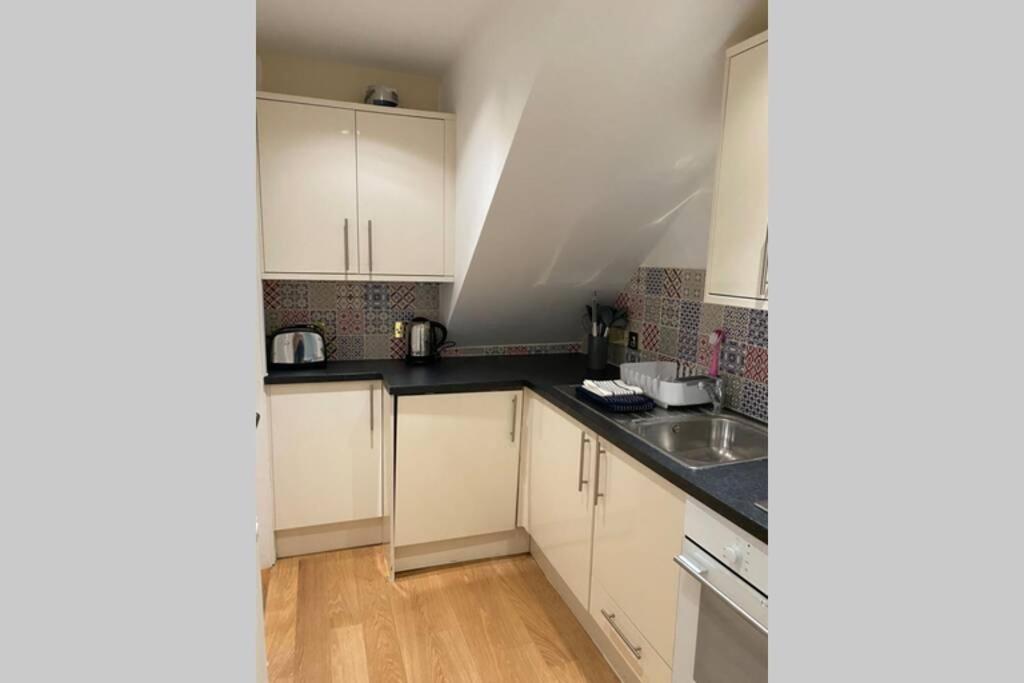 City Centre Entire Studio Apartment Chichester Exteriör bild