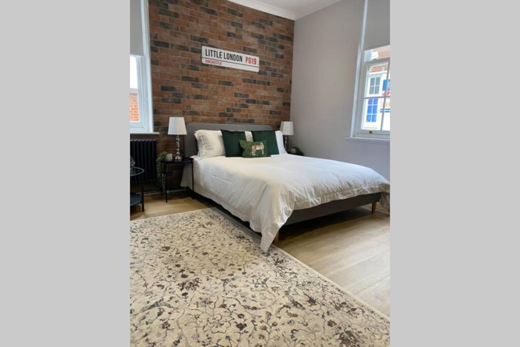 City Centre Entire Studio Apartment Chichester Exteriör bild